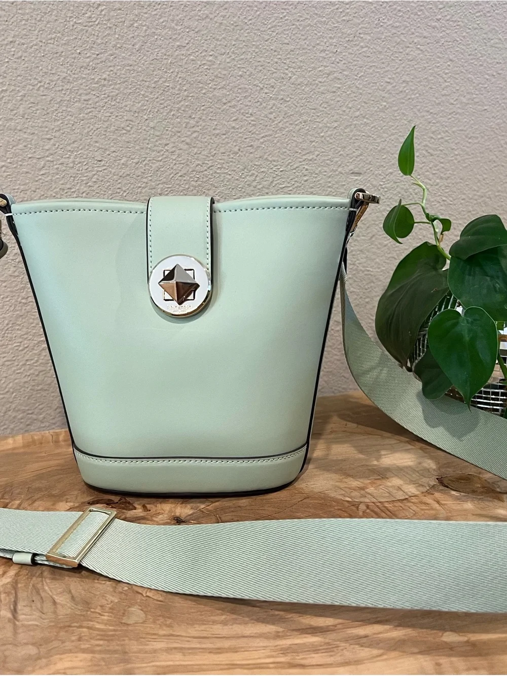 Kate Spade Mint Green Bucket Crossbody with Star-Accent Clasp